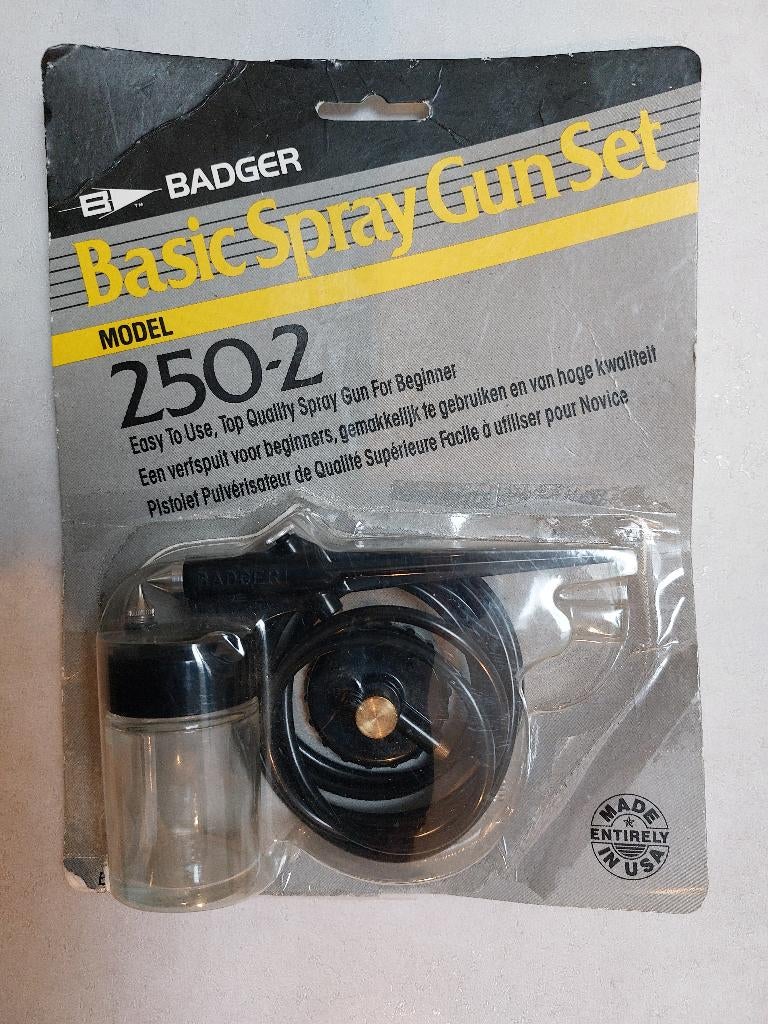airbrush Badger basic spray gun set met drijfgas spuitbus, Ophalen of Verzenden, Zo goed als nieuw, 1:32 tot 1:50