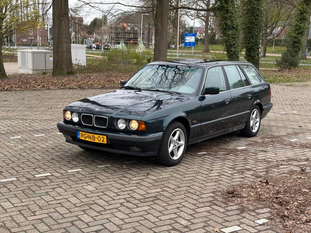 BMW e34 525i Touring handgeschakeld, Auto's, BMW, 1800 kg, Beige, Origineel Nederlands, Stationwagon