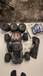 Traxxas maxx v2 met accu’s onderdelen en rijklaar, Ophalen, Zo goed als nieuw, Overige schalen, Auto offroad