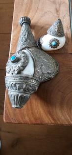 2 Tibetaanse tempelhoorns met zilverkleurig omhulsel, Ophalen of Verzenden