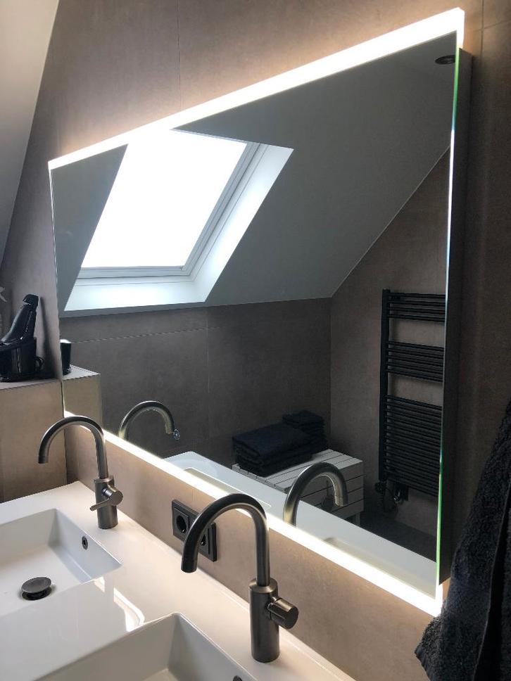 LED spiegel badkamer met verlichting dimbaar, Huis en Inrichting, Badkamer | Complete badkamers, Gebruikt, Ophalen
