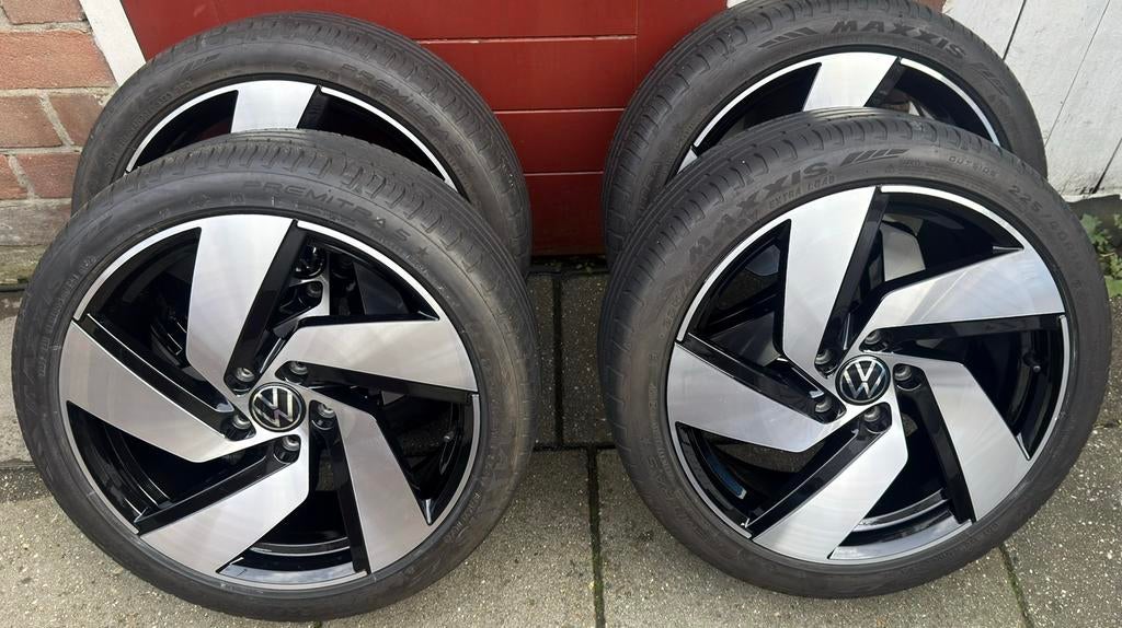 18 inch originele VW Golf VIII 8 GTI GTD velgen Richmond, Auto-onderdelen, Banden en Velgen, 18 inch, Gebruikt, Banden en Velgen
