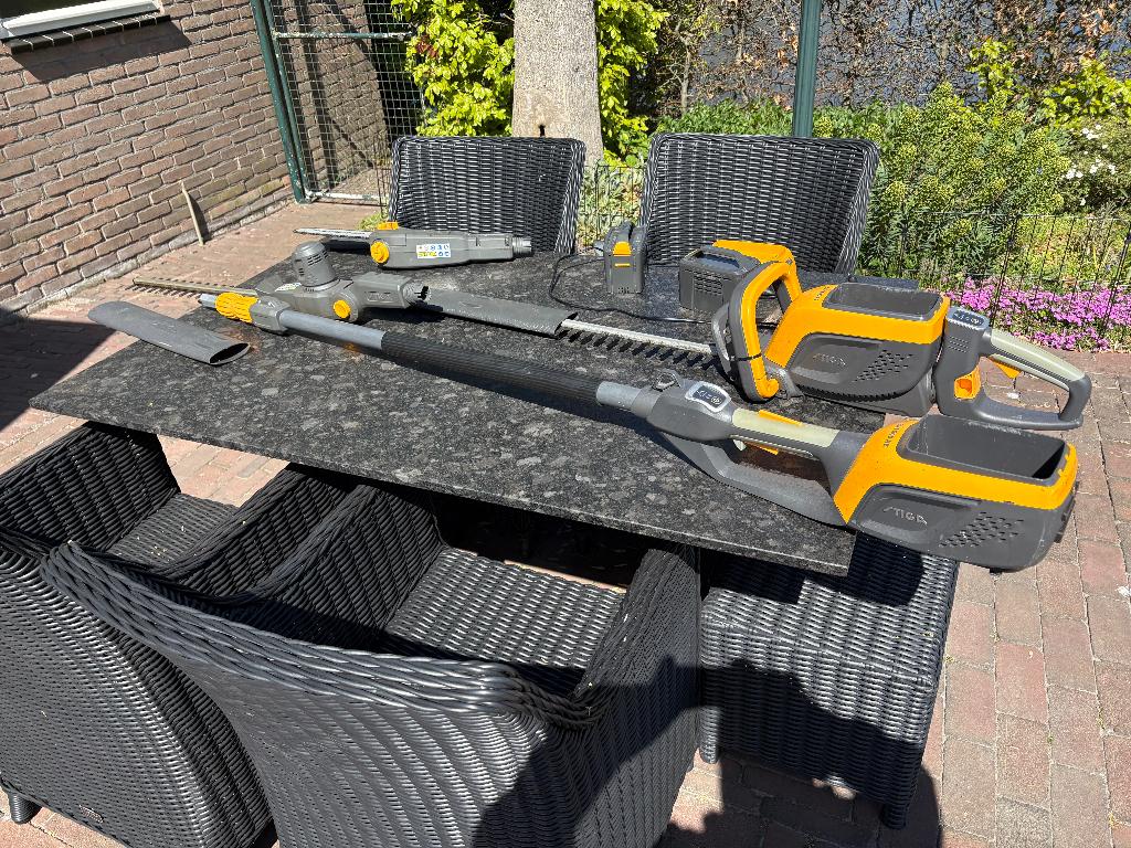 Stiga heggenschaar set, Ophalen, Zo goed als nieuw, Accu, Stiga