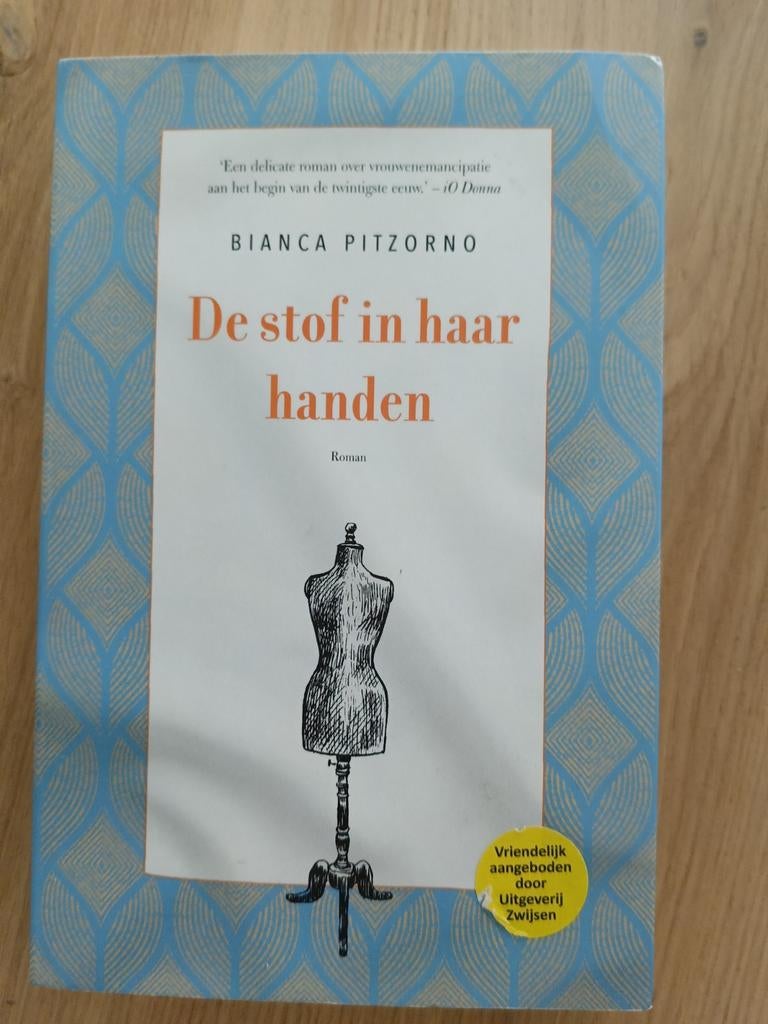 De stof in haar handen - Bianca Pitzorno, Ophalen of Verzenden, Zo goed als nieuw