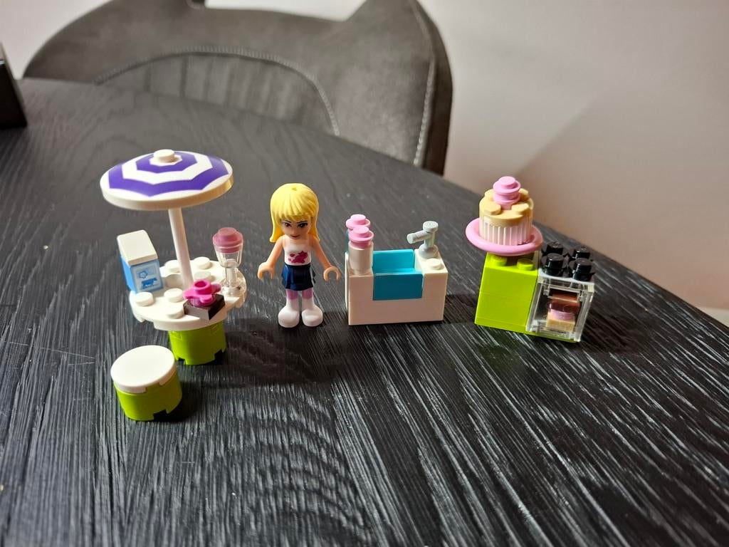 Lego 3930 (lego friends buitenkeuken), Kinderen en Baby's, Ophalen of Verzenden, Zo goed als nieuw