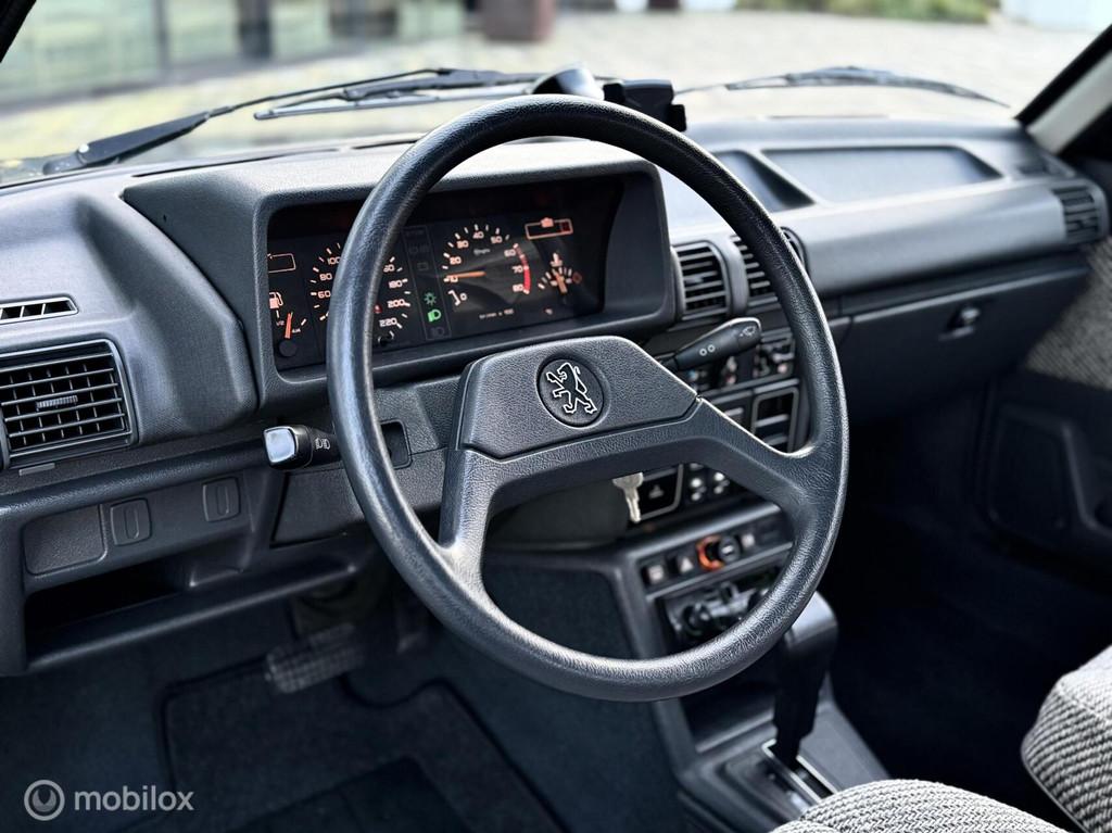 Peugeot 305 Automatic, Auto's, Peugeot, Trekhaak, Stof, Gebruikt, Overige modellen