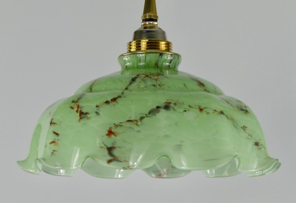 Art deco glazen hanglamp van groen glas en rood-grijze aders, Art deco, Nieuw, Ophalen of Verzenden, Glas