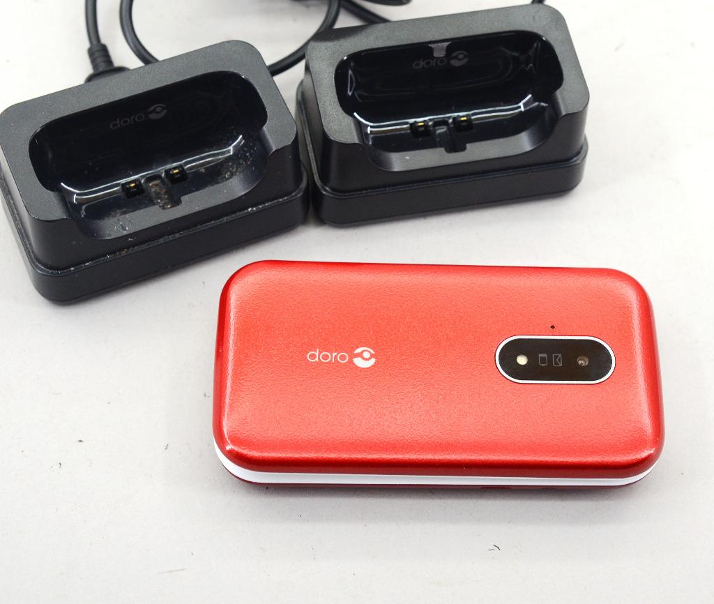 DORO 6820 klaptelefoon 4G +camera voor senioren. +2e lader, Gebruikt, Inklapmodel, Ophalen of Verzenden, Minder dan 3 megapixel