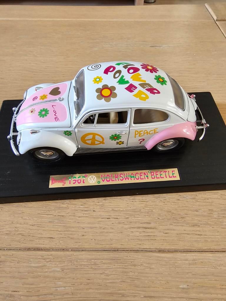 TE KOOP MOOIE ROAD LEGENDS VOLKSWAGEN BEETLE 1957 SCHAAL1:18, Ophalen of Verzenden, Zo goed als nieuw, Auto, Overige merken