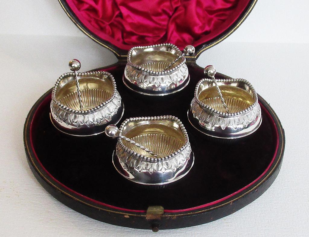 Antieke Set Victoriaanse zilveren zoutvaatjes Sheffield 1894, Ophalen, Zilver