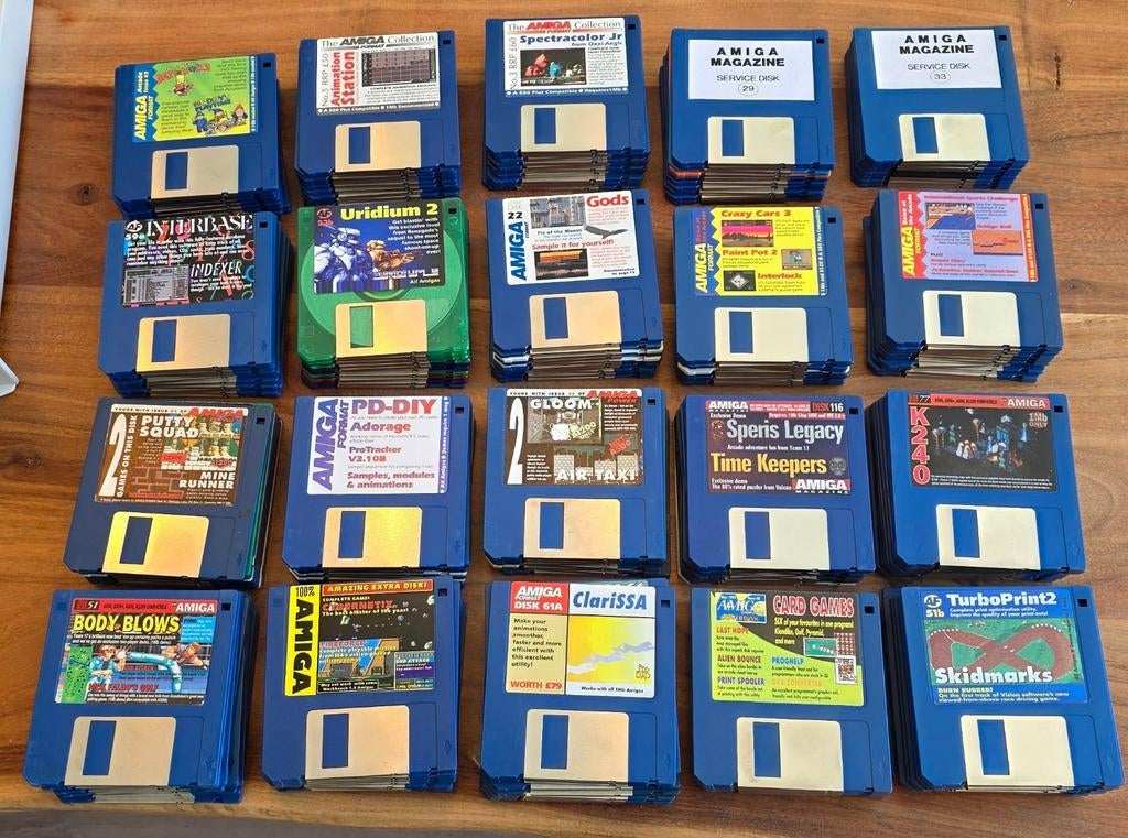 Bijna 200 Amiga Coverdisks, Computers en Software, Vintage Computers, Ophalen of Verzenden