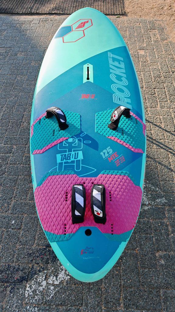 Tabou Rocket Windsurfboard | 125 / 135 / 145 L, Watersport en Boten, Windsurfen, Gebruikt, Plank, Met vin(nen)