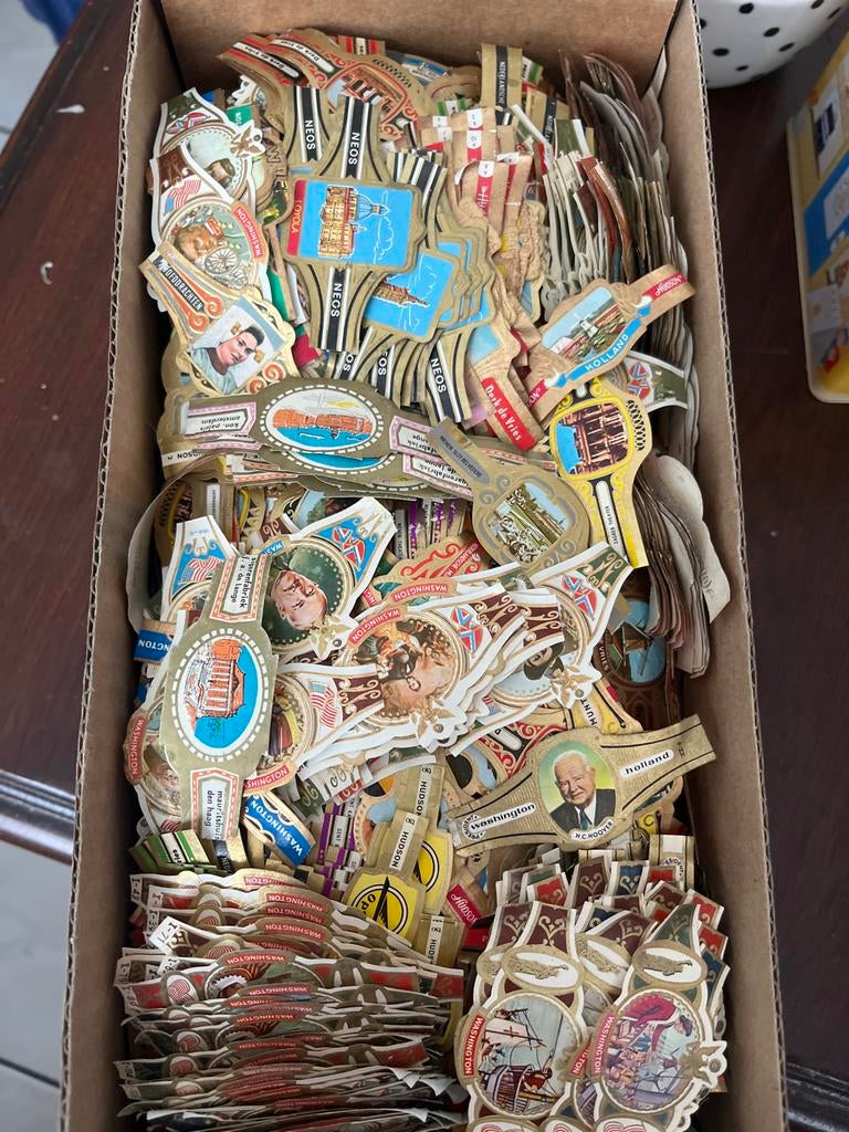 Doos vol sigarenbandjes in nieuwstaat - Diverse merken, Ophalen of Verzenden, Nieuw, Sigarenbandjes