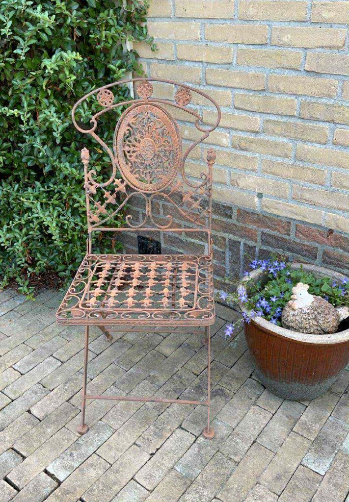 Brocant roestig bistro stoeltje, Antiek en Kunst, Curiosa en Brocante, Ophalen