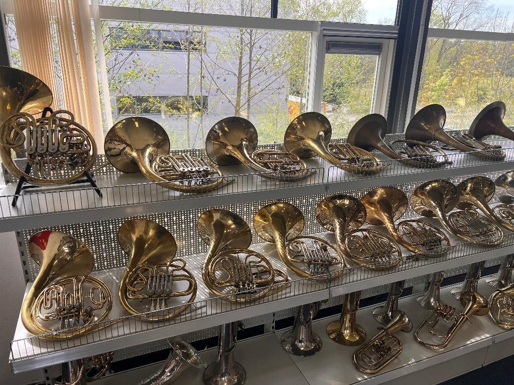 Wij hebben verschillende gebruikte HOORNS op voorraad, Ophalen, Gebruikt, Bes-hoorn