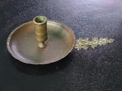 Antieke kandelaar afkomstig uit Frankrijk 1500 a 1550 €39, Antiek en Kunst, Antiek | Koper en Brons, Ophalen of Verzenden