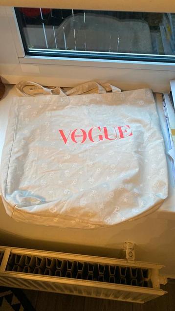 Vogue tas beschikbaar voor biedingen
