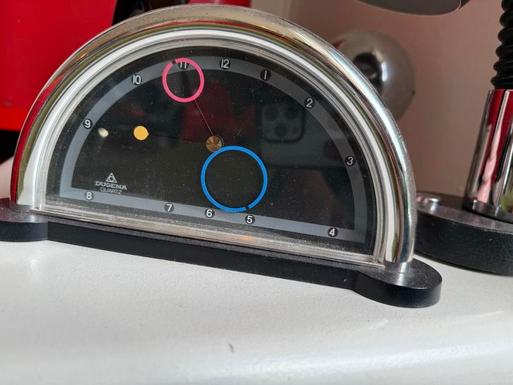 Dugena Quart Memphis design klokje uit de 80’s, Antiek en Kunst, Kunst | Designobjecten, Ophalen of Verzenden