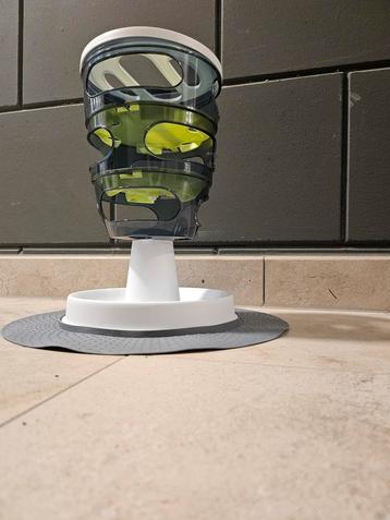 Katten voederbak. beschikbaar voor biedingen