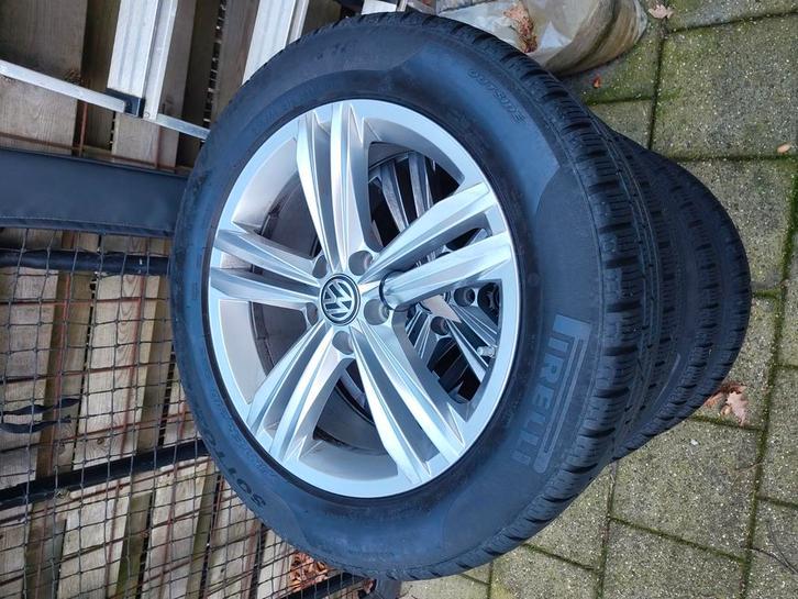 Volkswagen Sebring 18" Winterset Tiguan met pirelli en tpms, Auto-onderdelen, Banden en Velgen, Banden en Velgen, Winterbanden