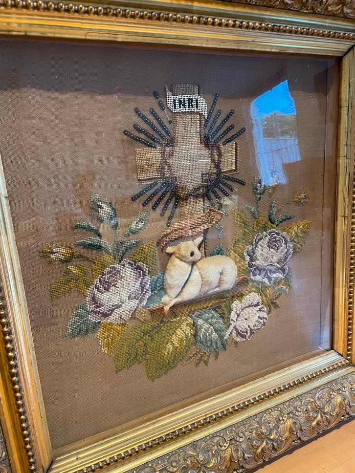 Antiek Lam Gods borduurwerk in lijst, Antiek en Kunst, Antiek | Religie, Ophalen