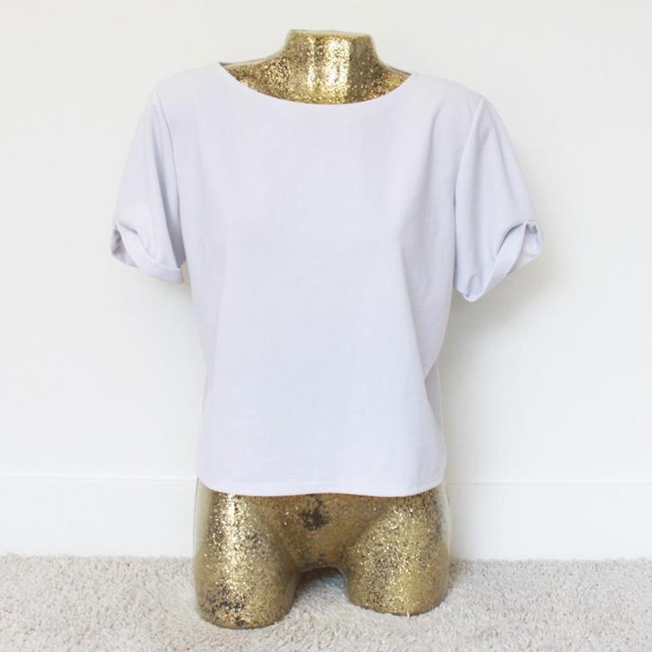 Jutka & Riska Shirtje (M) - 49 € 20,-, Kleding | Dames, T-shirts, Zo goed als nieuw, Maat 38/40 (M), Beige, Korte mouw, Ophalen of Verzenden