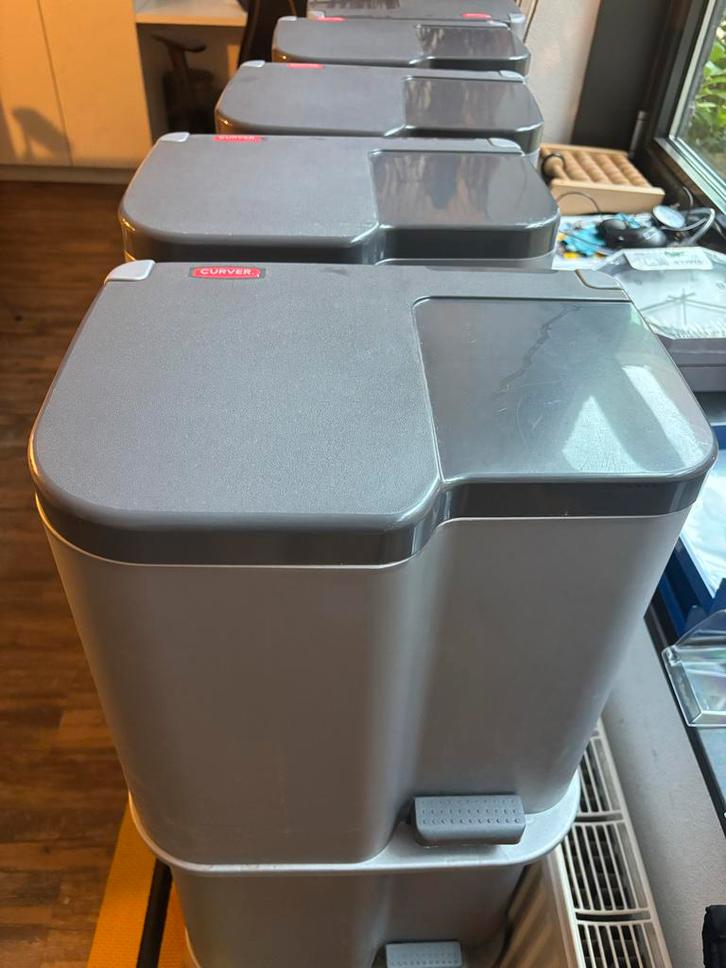 Curve Prullenbak - Afvalscheiding 17 prullenbakken, Huis en Inrichting, Woonaccessoires | Prullenbakken, Zo goed als nieuw, Kunststof