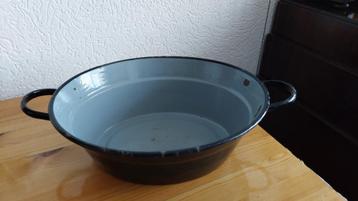 Emaille zwart teiltje met goudbiezen beschikbaar voor biedingen