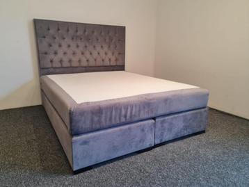 Mooie boxspring bed 160x200 met matras. Leveren mogelijk  beschikbaar voor biedingen