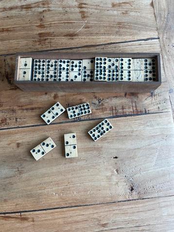 Vintage Dominostenen Set in Houten Doos beschikbaar voor biedingen