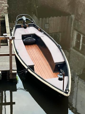 Electrische grachtenboot / sloep. Luxe uitgevoerde punter  beschikbaar voor biedingen