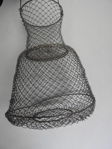 Antieke eiermand uit Frankrijk beschikbaar voor biedingen