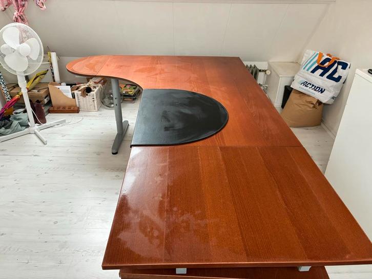 Ikea Galant Bureau - Roodbruin, In Hoogte Verstelbaar, Huis en Inrichting, Bureaus, Gebruikt, Bureau, In hoogte verstelbaar, Ophalen