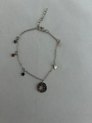 Armbandje met vogeltjes bedel en sterretjes beschikbaar voor biedingen