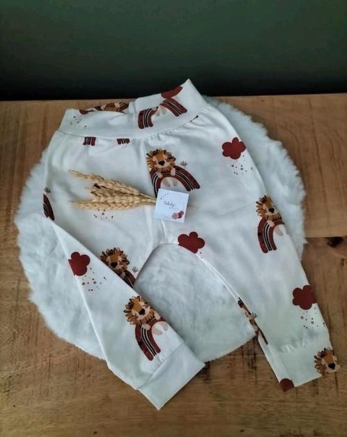 Nieuw handgemaakt • Broekje/legging Leeuwtje 80, Kinderen en Baby's, Babykleding | Maat 80, Nieuw, Jongetje of Meisje, Broekje