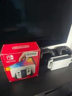 Nintendo Switch OLED + 2 Controllers + 2 Games, Switch OLED, Met 2 controllers, Ophalen of Verzenden, Zo goed als nieuw