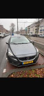 Volvo V40 D2 1.6 Powershift 2013 Grijs, Auto's, Volvo, 4 cilinders, 700 kg, Navigatiesysteem, Particulier