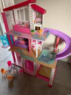 Groot barbiehuis/dreamhouse / droomhuis met lift en glijbaan, Ophalen, Zo goed als nieuw, Toebehoren