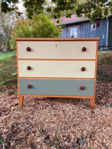 Vintage ‘60 scandinavisch zweeds berkenhout kastje ladekast beschikbaar voor biedingen
