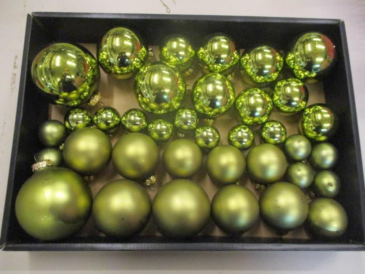 36 Groene Glazen kerstballen   (11), Diversen, Kerst, Ophalen of Verzenden