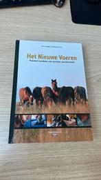 Het Nieuwe Voeren - Annette van Weezel Errrens, Ophalen of Verzenden, Zo goed als nieuw, Annette van Weezel Errrens, Paarden of Pony's