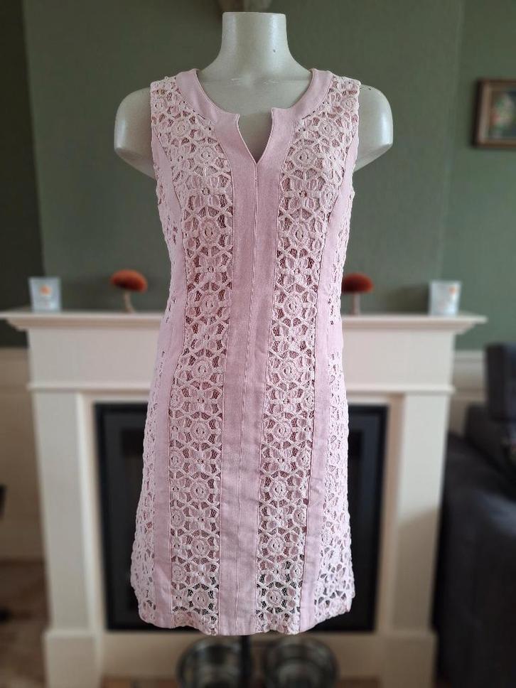 Caroline Biss roze gevoerde kanten jurk 38 M, Kleding | Dames, Jurken, Zo goed als nieuw, Maat 42/44 (L), Roze, Knielengte, Verzenden