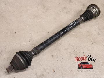 Aandrijfas rechts-voor van een Volkswagen Golf beschikbaar voor biedingen