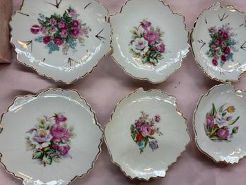 8 Vintage Theetips met Bloemenmotief beschikbaar voor biedingen