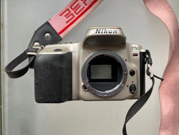 Nikon F50 analoge camera + Nikkor zoom lens 38-80 mm beschikbaar voor biedingen