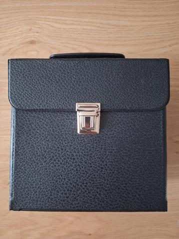 Zwarte vintage singles koffer beschikbaar voor biedingen