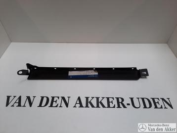 Mercedes Benz Koplamplijst Rechts E klasse W124 A1248890663 beschikbaar voor biedingen