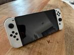 Nintendo Switch OLED + 2 Games, Spelcomputers en Games, Games | Nintendo Switch, Avontuur en Actie, Online, Gebruikt, 1 speler