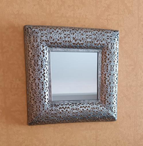 Spiegel in metalen lijst. 28 x 28 cm, Huis en Inrichting, Woonaccessoires | Spiegels, Gebruikt, Minder dan 50 cm, Minder dan 100 cm