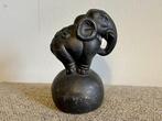 Beeldje Olifant op bol, Ophalen of Verzenden, Zo goed als nieuw, Dier